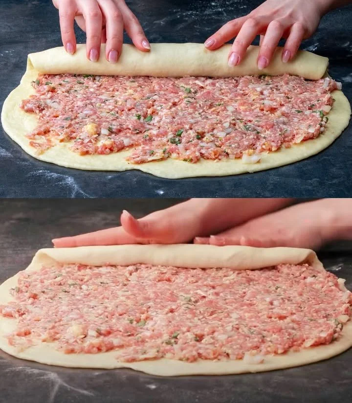 Leckere Hackfleisch-Rolle auf einem Teller mit frischen Kräutern garniert.