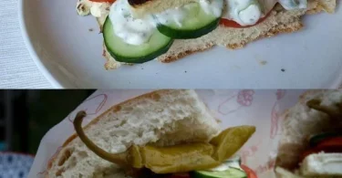 Heißer Feta im Fladenbrot, frisch zubereitet und serviert auf einem Teller