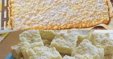 Leckerer Krümel-Kuchen auf einem Teller mit frischen Beeren