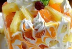 Mandarinen-Sahne-Kuchen mit frischen Mandarinen und Sahnecreme