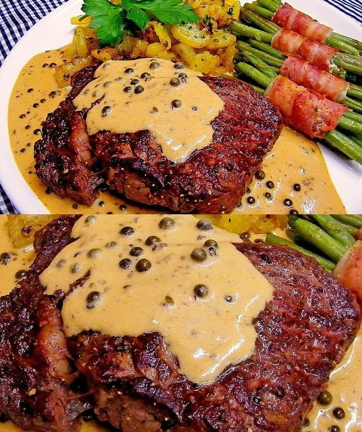 Rinderfilet in Pfeffersauce auf einem Teller serviert