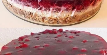 Leckerer Sauerrahm-Kirschkuchen mit Kirschen und cremigem Sauerrahm