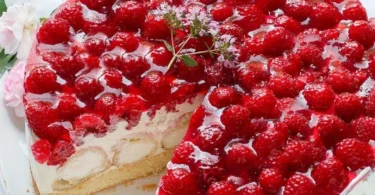 Windbeignet-Kuchen mit Beeren, einfach und lecker zubereiten