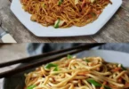Würzige chinesische gebratene Nudeln mit Hähnchen, Ei und frischem Gemüse