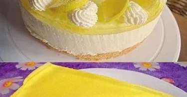 Zitronen Joghurt Torte auf einem eleganten Servierteller