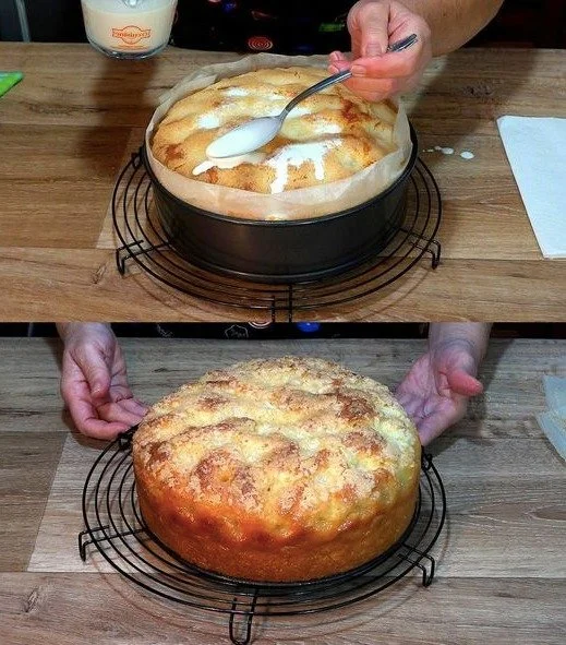 Leckerer, frisch gebackener Apfelkuchen mit Äpfeln und Zimt