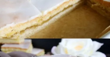 Leckerer Apfelkuchen mit Glasur auf einem Holztablett serviert