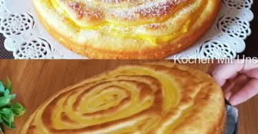 Apfelkuchen mit Vanillepudding auf einem Teller angerichtet.