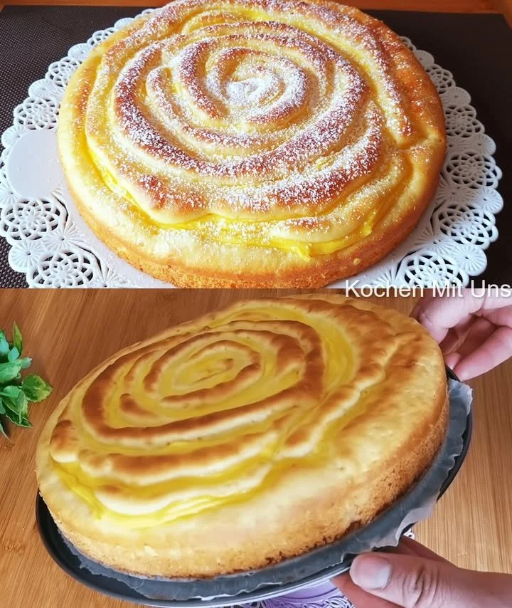 Apfelkuchen mit Vanillepudding auf einem Teller angerichtet.