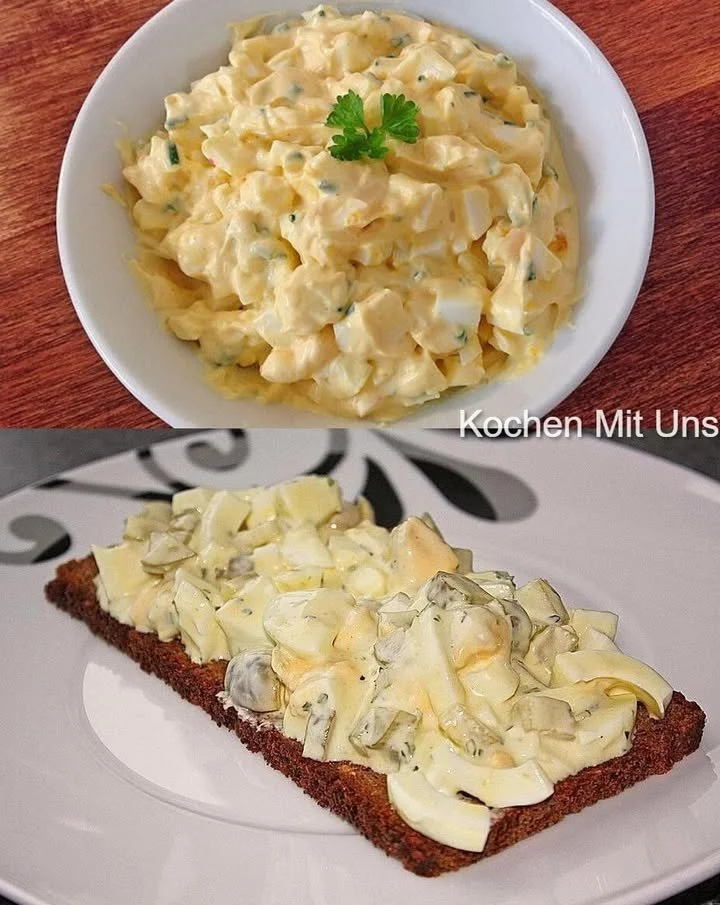 Eiersalat mit Sauce auf einem Teller, perfekt für eine gesunde Mahlzeit.