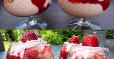 Erdbeer-Quark-Dessert mit Butterbisquit-Boden auf einem Teller angerichtet