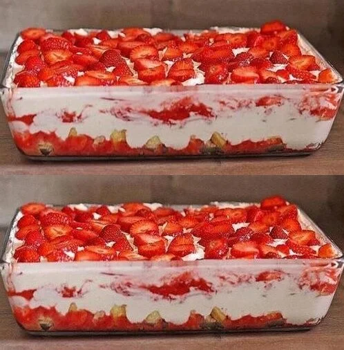 Schnelles Erdbeer Tiramisu in 10 Minuten zubereitet mit frischen Erdbeeren und Mascarpone.