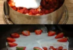 Erdbeerkuchen mit Fanta auf einem Tisch serviert