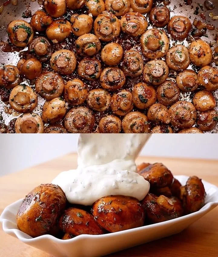 Gebratene Champignons mit Knoblauch und Petersilie auf einem Teller