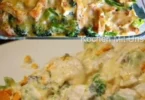 Hühnchen mit Brokkoli und Käse auf einem Teller serviert