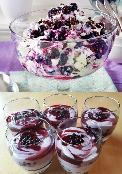 Leckeres Blaubeer-Mascarpone-Dessert mit frischen Blaubeeren auf einem Teller