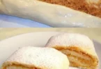 Omas Apfelstrudel mit frischen Äpfeln und knusprigem Teig