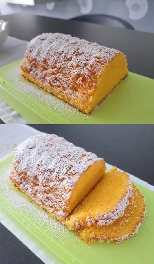 Omas leckerer Vanillepuddingkuchen frisch aus dem Ofen.