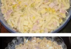 Leckerer Pasta-Salat mit geheimen Zutaten serviert in einer Schüssel