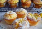 Leckere Pudding Muffins frisch gebacken auf einem Teller