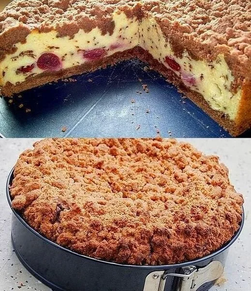 Leckerer Quark Streuselkuchen mit Streuseln auf einem Teller