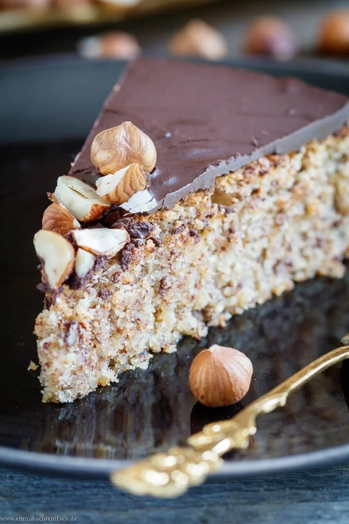 Saftiger Nusskuchen ohne Mehl, ideal für Nussliebhaber