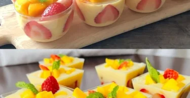Fruchtiges Schichtdessert mit Keksen in Schalen serviert