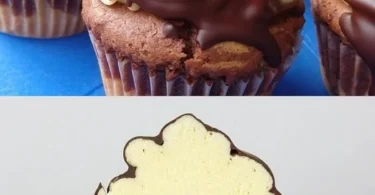 Schokoladen-Muffins mit Vanillepudding und Sauerkirschen auf einem Teller