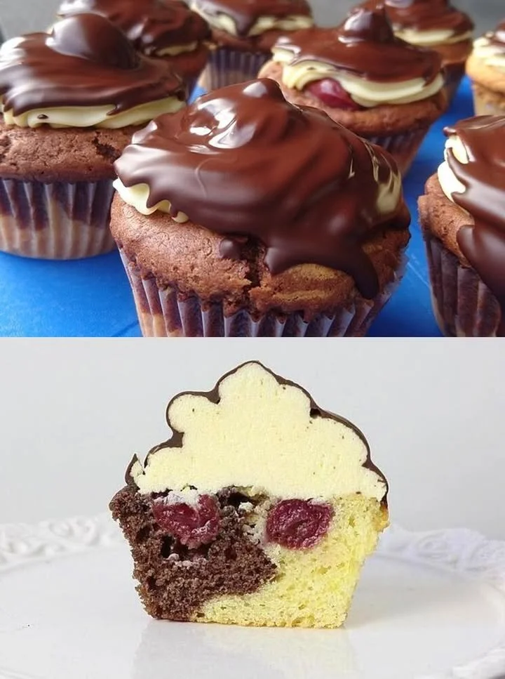 Schokoladen-Muffins mit Vanillepudding und Sauerkirschen auf einem Teller