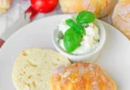 Skyr Rolls auf einem Teller, serviert als gesundes Rezept für Snacks.