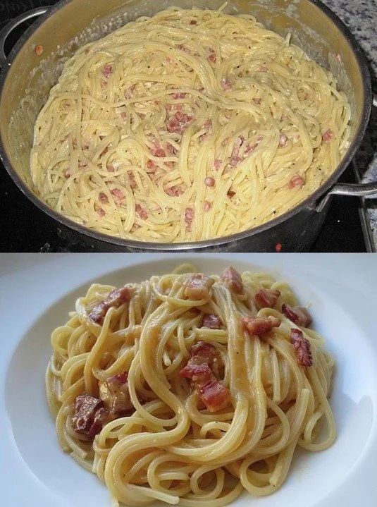 Ein Teller Spaghetti Carbonara mit Speck, Parmesan und frischem Pfeffer.