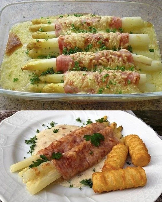 Spargel mit Schinken und cremiger Sauce auf einem Teller serviert