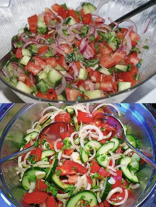 Frischer Türkischer Tomatensalat mit Kräutern und Gewürzen