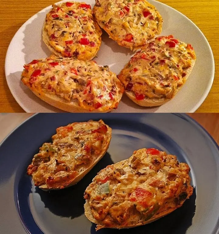 Überbackene Brötchen mit Käse und Schinken aus dem Ofen, frisch und appetitlich.