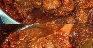 Schmackhafter ungarischer Rindfleisch-Zwiebel-Eintopf in einer Schale.
