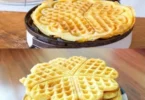 Leckere Vanille Joghurt Waffeln auf einem Teller, schnell und einfach zubereitet