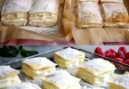 Vanillecreme Pudding in knusprigem Blätterteig serviert