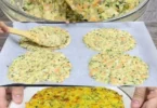 Zucchini-Pizzas, gesundes und schmackhaftes Rezept mit Zucchini als Pizzaboden.