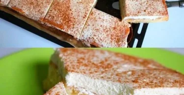 Apfelkuchen mit Schlagsahne und Schmand auf einem Teller serviert