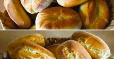 Frisch gebackene Berliner Knüppel auf einem Holzbrett