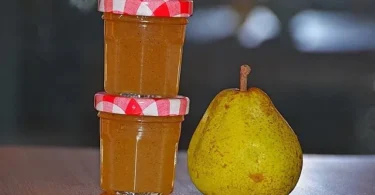 Hausgemachte Birnenmarmelade im Glas