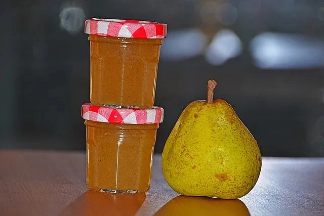 Hausgemachte Birnenmarmelade im Glas