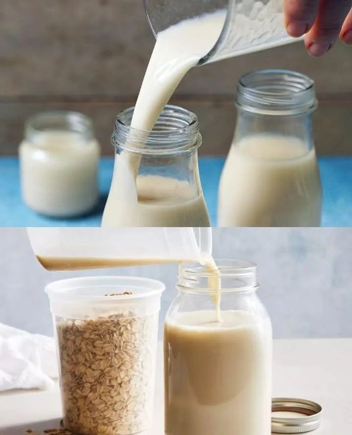 Glas Haferwasser auf einem Holztisch mit Haferflocken und einem Genussbuch