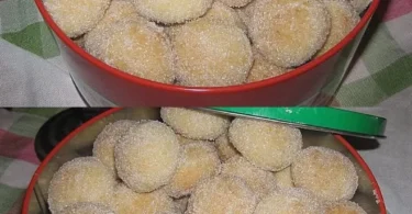 Leckere Minuten Weihnachtsbällchen auf einem festlichen Teller serviert