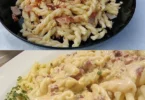 Nudeln mit Schmand, Schinken und Käse auf einem Teller serviert