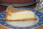 Quarkkuchen mit Baiser, ein köstlicher deutscher Kuchen mit Quark und Baiserschicht