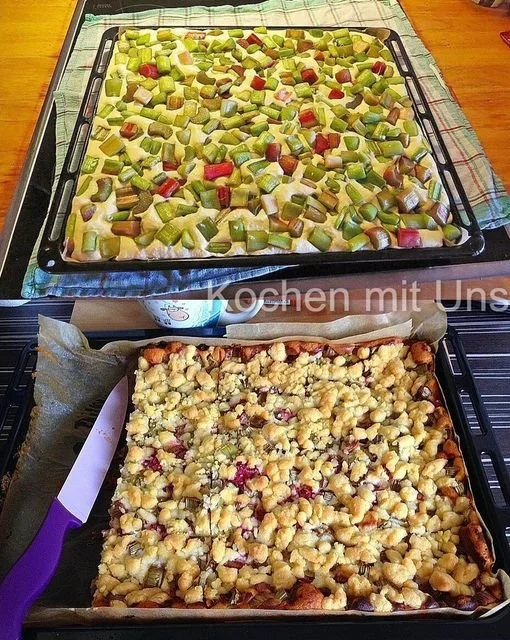 Schneller Rhabarber-Crumble-Kuchen frisch aus dem Ofen, lecker und saftig