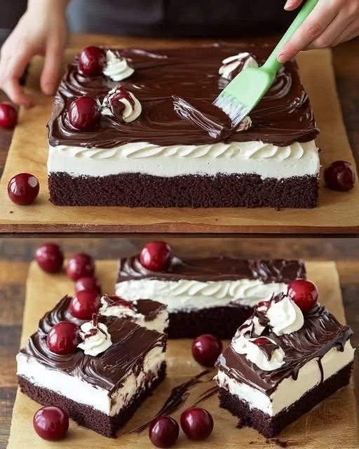 Ein Stück Schwarzwälder Kirschtorte auf einem Teller mit Kirschen und Sahne.