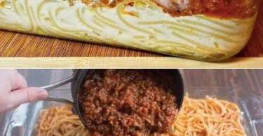 Spaghetti Auflauf mit Hackfleisch auf einem Teller serviert