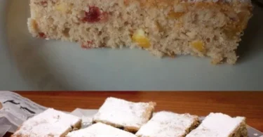 Stollenkuchen vom Blech mit Marzipan auf einem Teller serviert